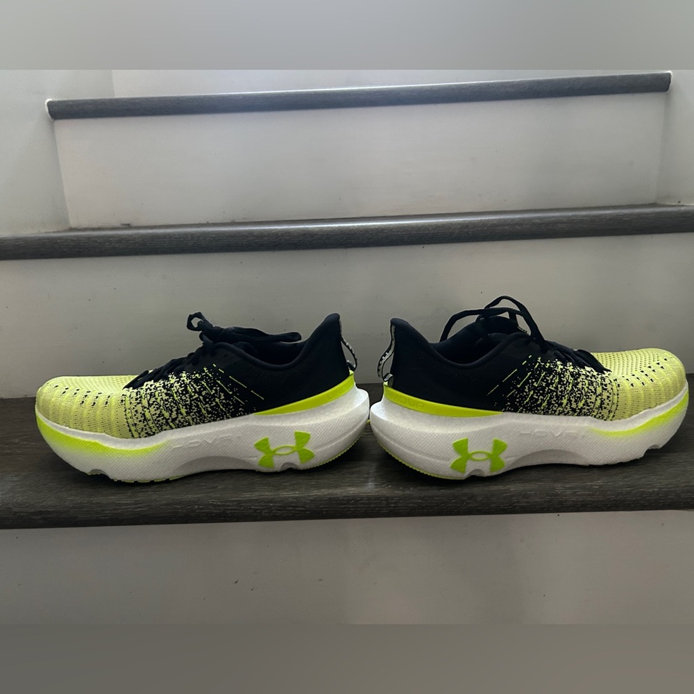 Women's UA Infinite Elite (10.5) unworn